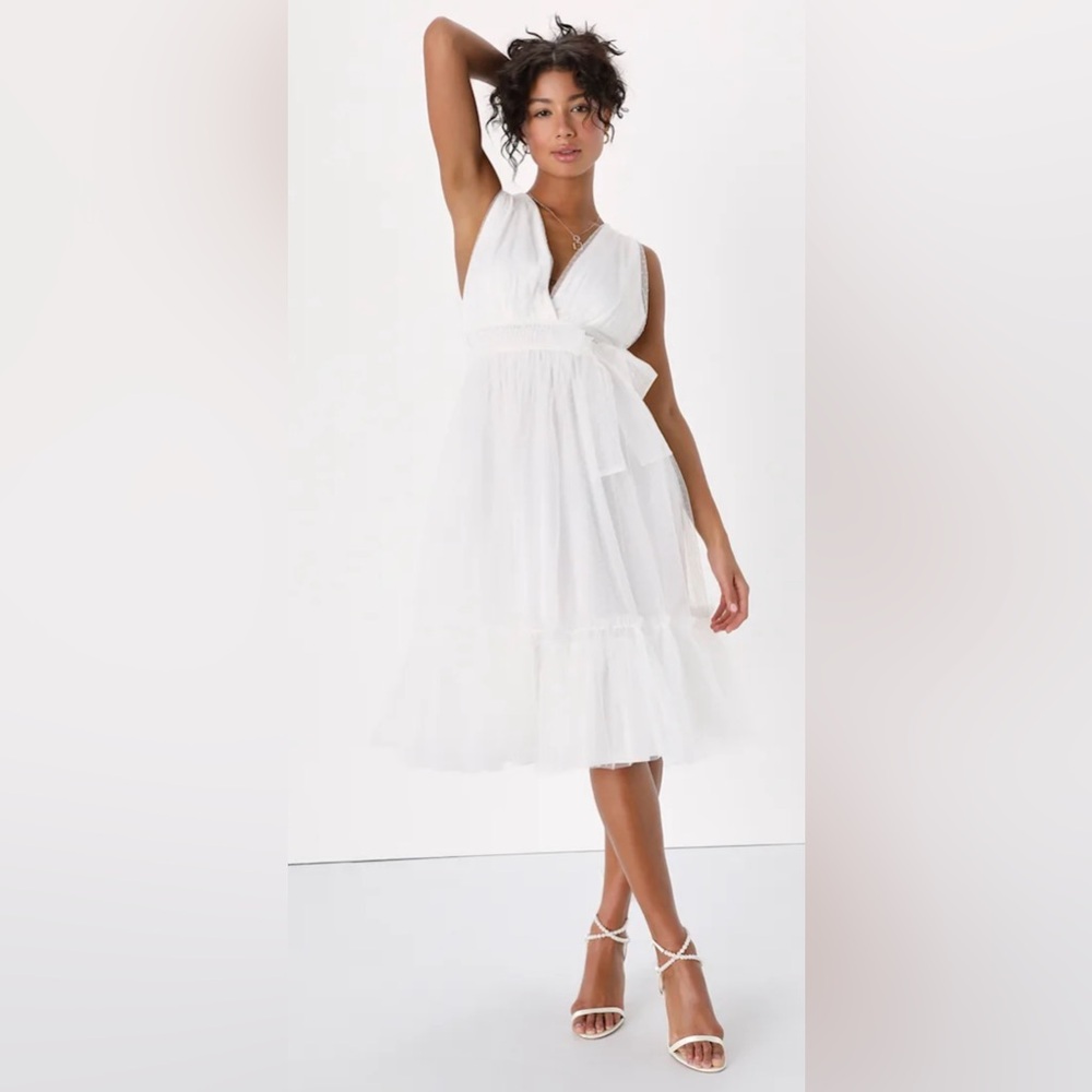 Elegant White Sleeveless Dress